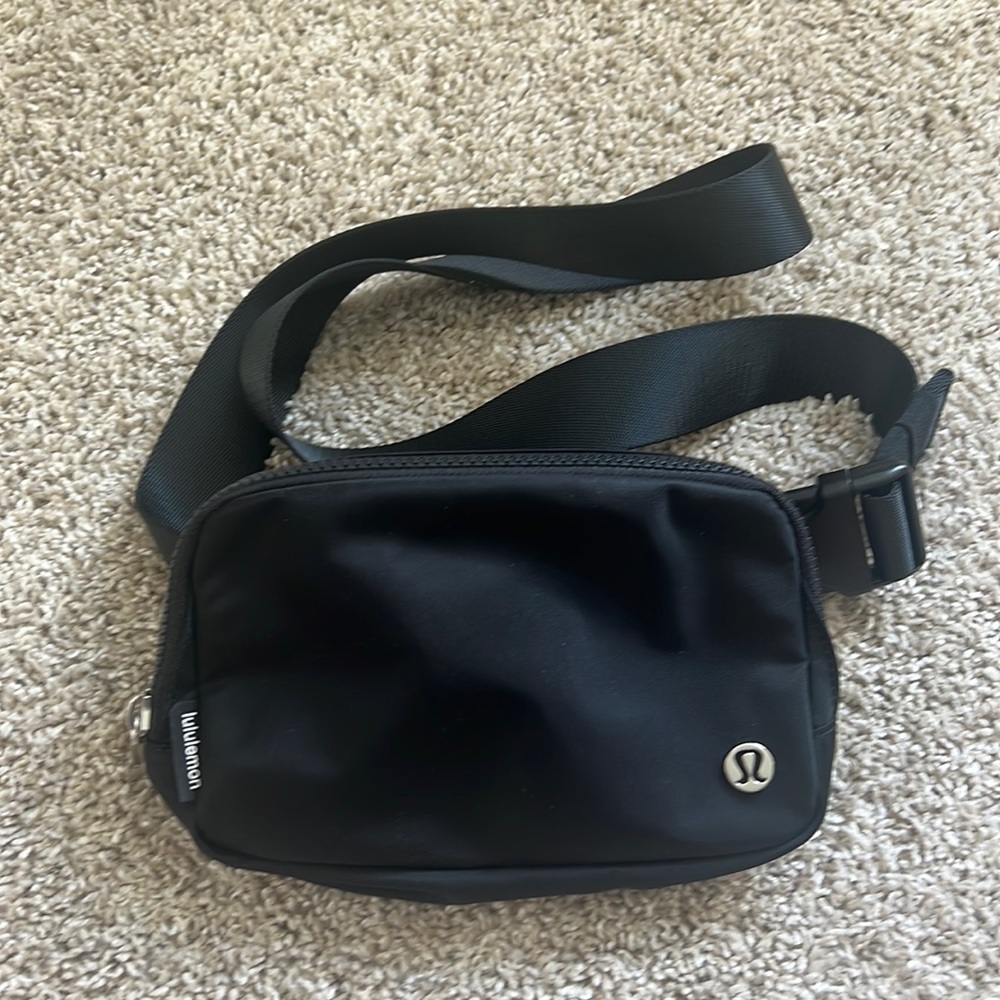 New Lululemon crossbody
